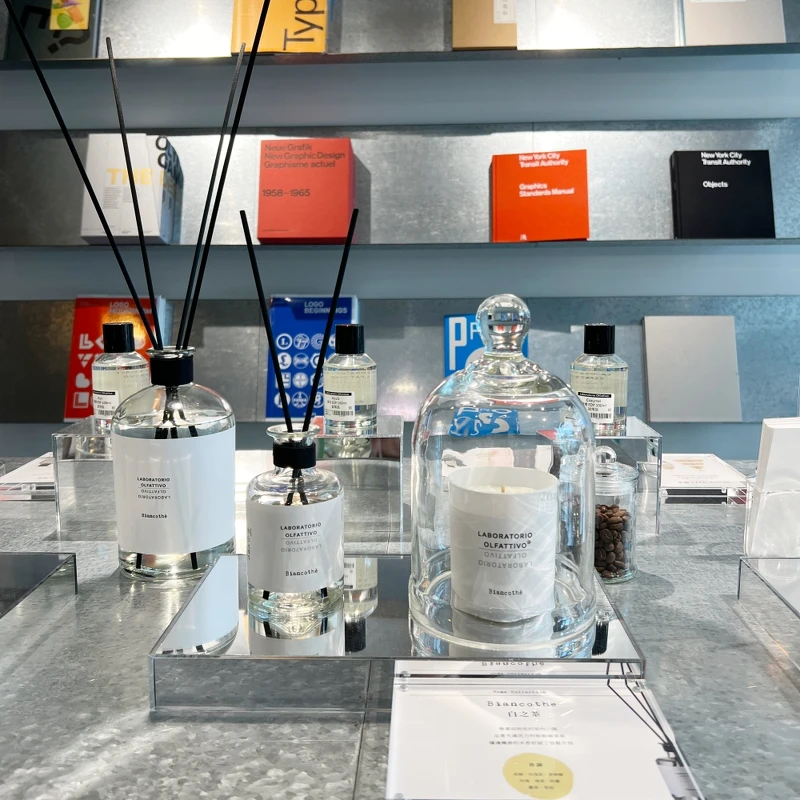 Laboratorio Olfattivo香識居家芳香蠟燭系列(白之茶、白之花、葡之酒、樹之語、珀之影、革之心) 180g ,NT2,380 Laboratorio Olfattivo香識居家芳香蠟燭系列(白之茶、白之花、葡之酒、樹之語、珀之影、革之心) 180g ,NT2,380