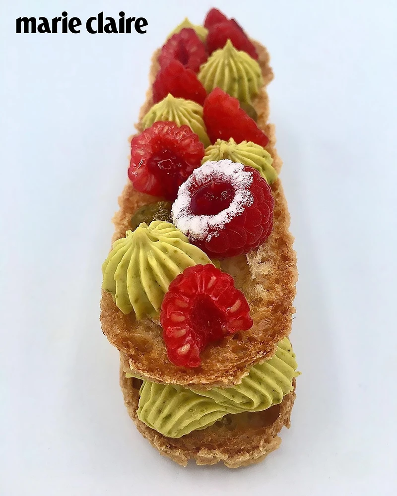 Maison Marques 開心果覆盆子閃電泡芙。 Maison Marques 開心果覆盆子閃電泡芙。