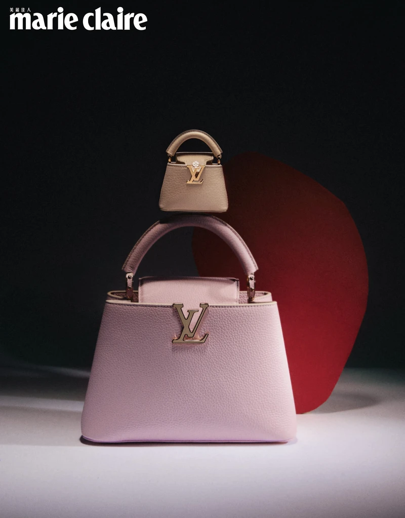 這顆包款採用全粒面Taurillon皮革精製而成,袋蓋提供兩種攜帶方式,可外露展現Monogram花卉圖案,非常典雅,深受名媛喜愛。 這顆包款採用全粒面Taurillon皮革精製而成,袋蓋提供兩種攜帶方式,可外露展現Monogram花卉圖案,非常典雅,深受名媛喜愛。