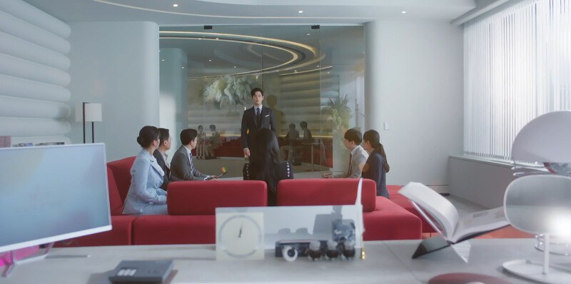 卑微的白賢祐只有站著被罵的份