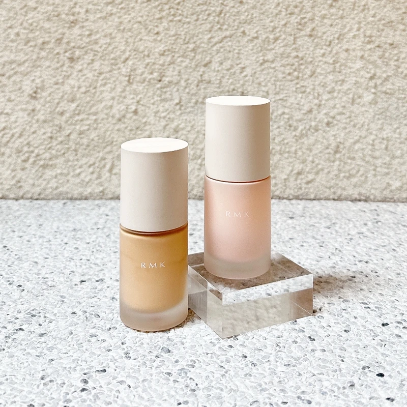 (右)RMK透光隔離霜SPF 22/PA++ 30ml,NT1,450 (右)RMK透光隔離霜SPF 22/PA++ 30ml,NT1,450