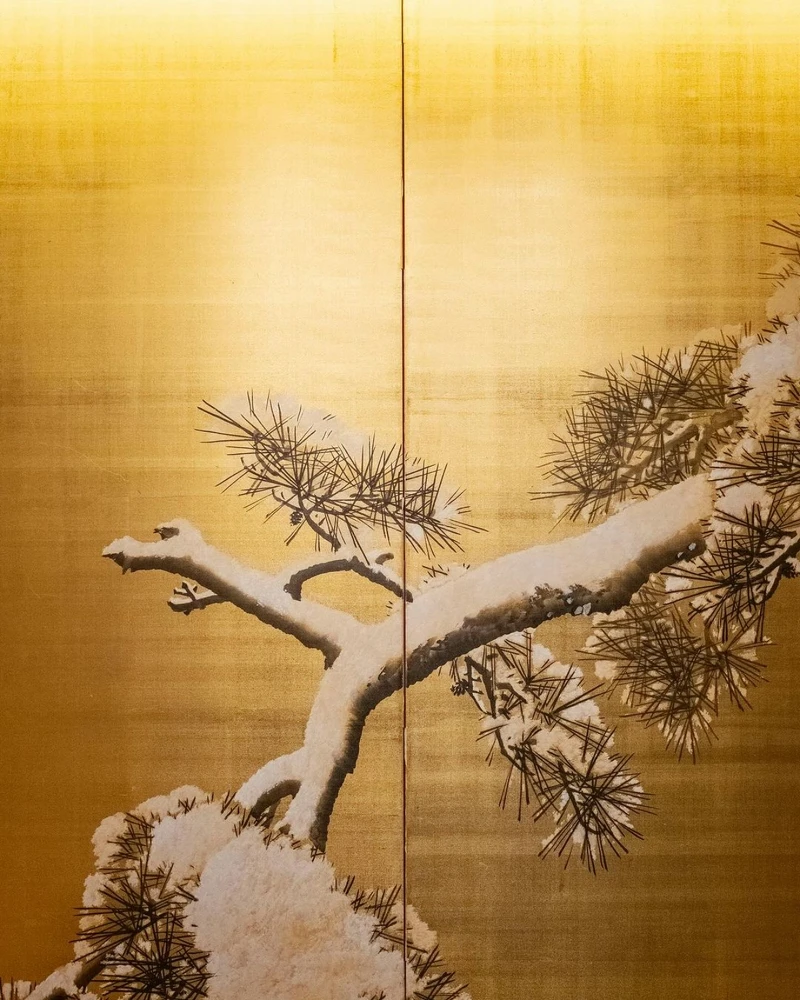 牆面則以20世紀日本屏風畫為裝飾。