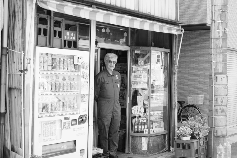 《我的完美日常》導演文溫德斯相當喜愛日本文化，也在片場實際穿上東京公廁計劃工作服趴趴走