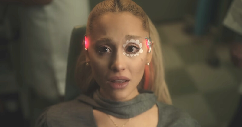 Ariana Grande飾MV中的Peaches想中斷療程