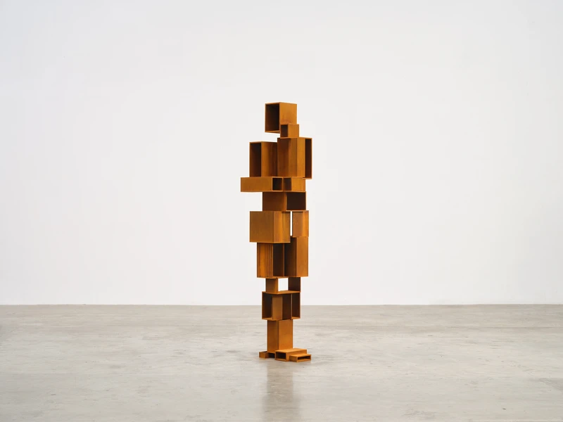 Galleria Continua 常青畫廊 Antony Gormley, “OPEN PONDER”, 2022, 8 mm Corten steel. 194.2x47.7x45.9 cm. Image courtesy of Galleria Continua, Photographer: Stephen White & Co.