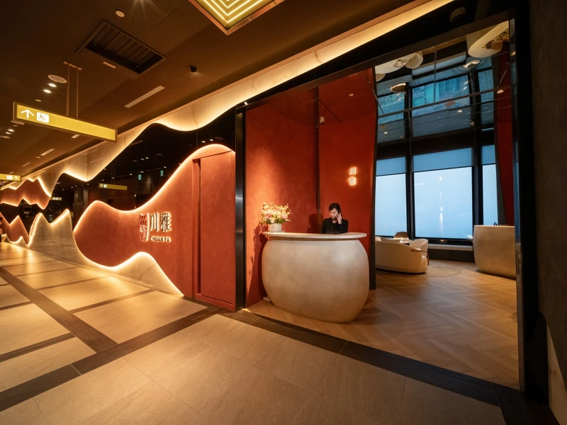 優雅勾勒出四川名勝景點 —九寨溝的唯美秋色意境。