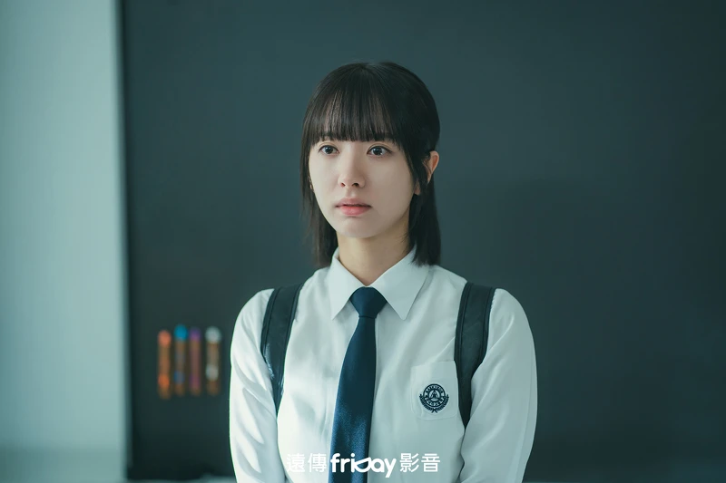 剛轉入白蓮女高二年五班的成秀智,立即成為班上最低階的F。 剛轉入白蓮女高二年五班的成秀智,立即成為班上最低階的F。
