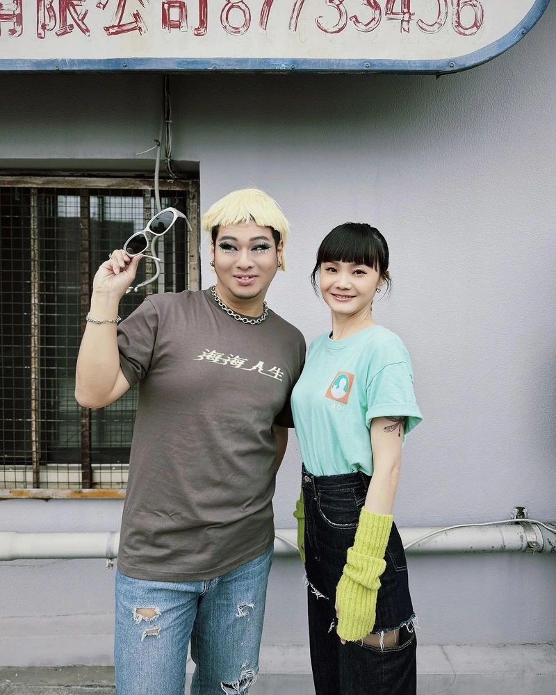 UG聲稱自己是「青虫大隊長」化身「阿跨妹」力挺演唱會 UG聲稱自己是「青虫大隊長」化身「阿跨妹」力挺演唱會