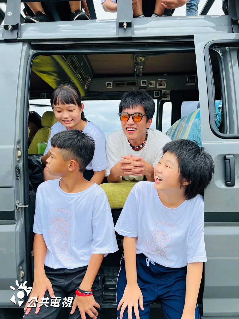 《二呆流浪記之完全大人手冊》曾敬驊(右上)認轉變坦承開始愛自己了 《二呆流浪記之完全大人手冊》曾敬驊(右上)認轉變坦承開始愛自己了