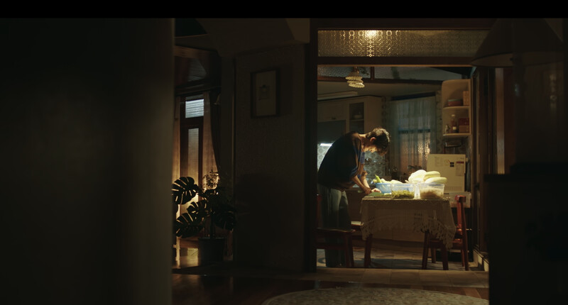 認真製作冷麵的南博多。