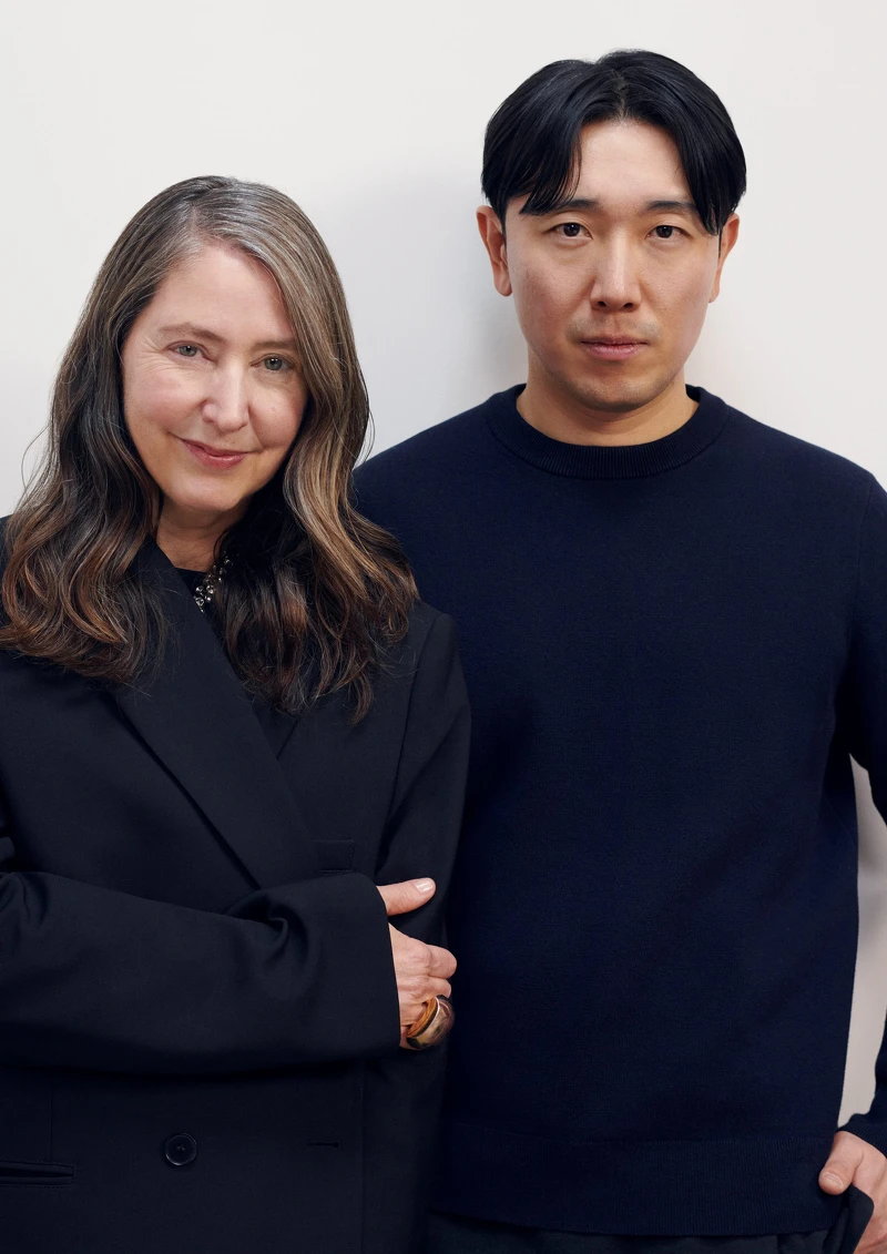 H&M女裝設計總監兼創意顧問Ann-Sofie Johansson(左)與Rokh創意總監Rok Hwang(右) H&M女裝設計總監兼創意顧問Ann-Sofie Johansson(左)與Rokh創意總監Rok Hwang(右)