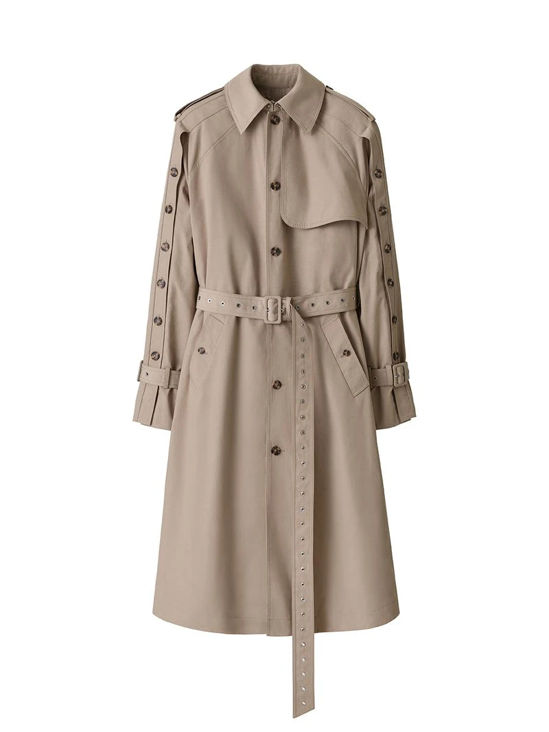 鈕扣斜紋風衣NT$9999。