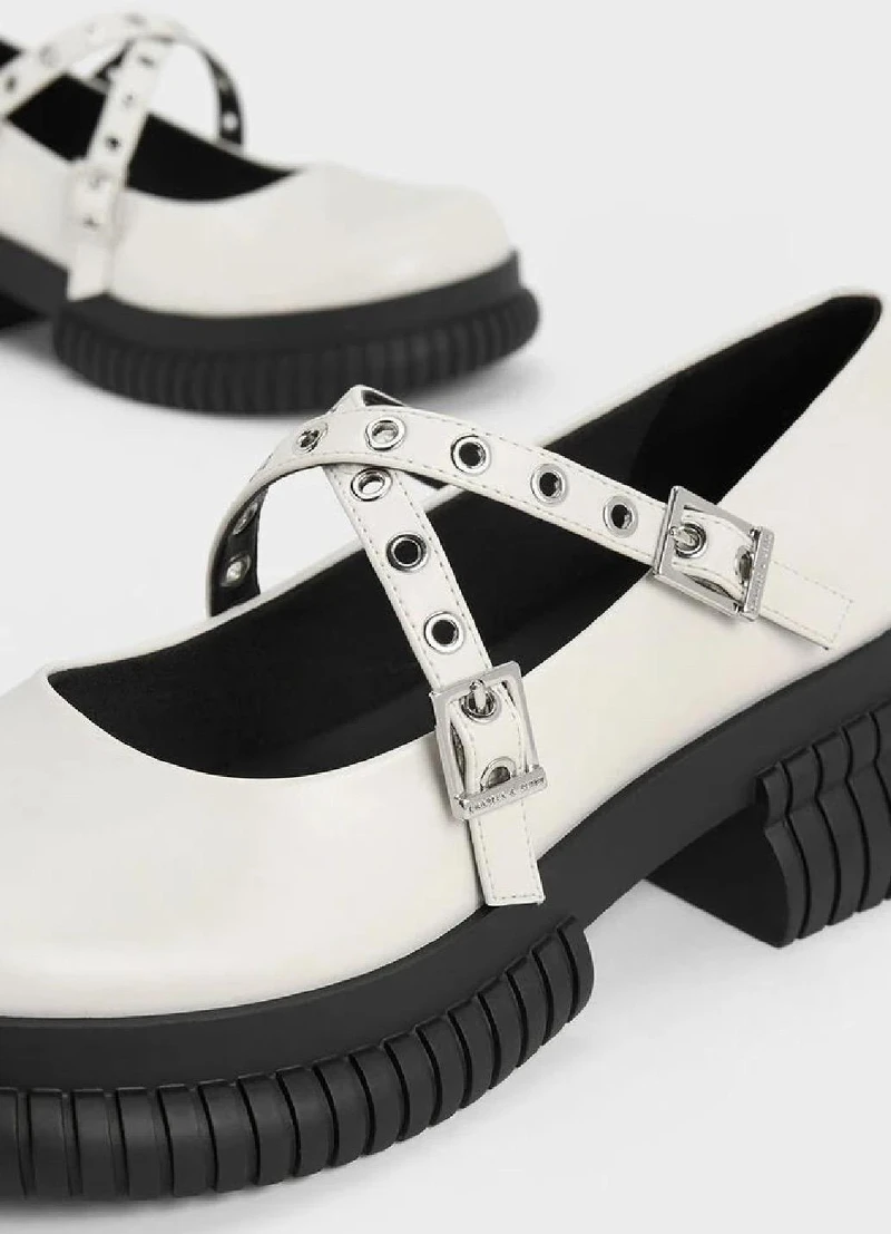 白色厚底瑪莉珍鞋,NT2,790。 白色厚底瑪莉珍鞋,NT2,790。