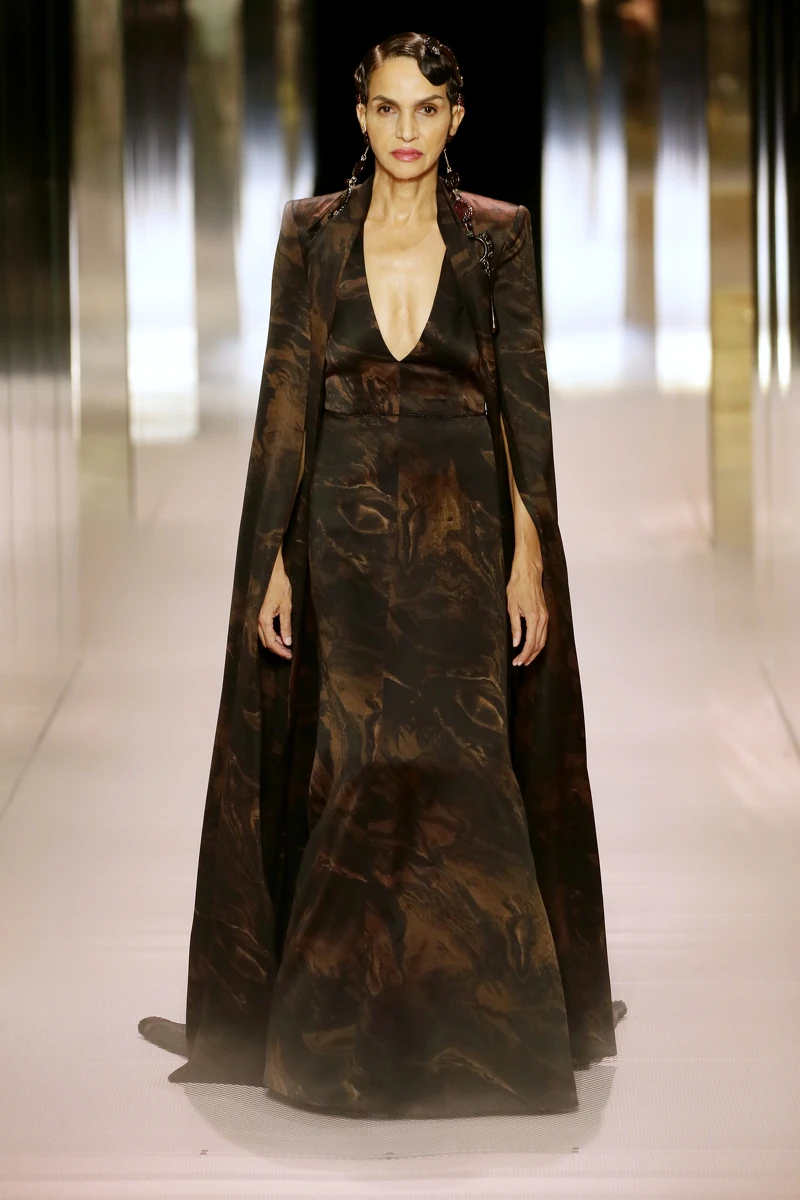 Fendi 2021高訂系列,從《奧蘭多》展開跨越性別與時空界限的創意。