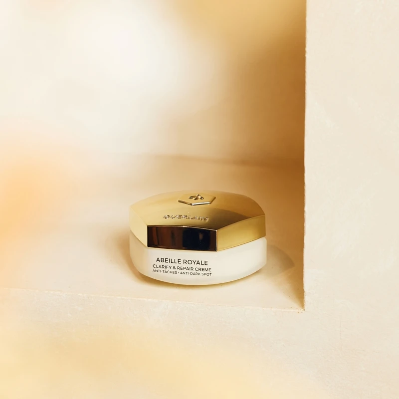 嬌蘭皇家蜂王乳淨亮修護蜜霜50ml，NT6,600。補充瓶50ml，NT5,610。