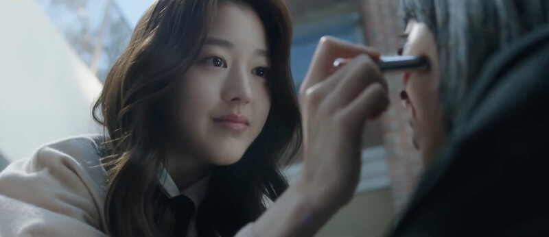 創造金字塔遊戲的白夏凜。 創造金字塔遊戲的白夏凜。