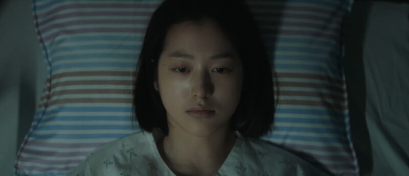 剛從昏迷中甦醒的白夏凜。 剛從昏迷中甦醒的白夏凜。