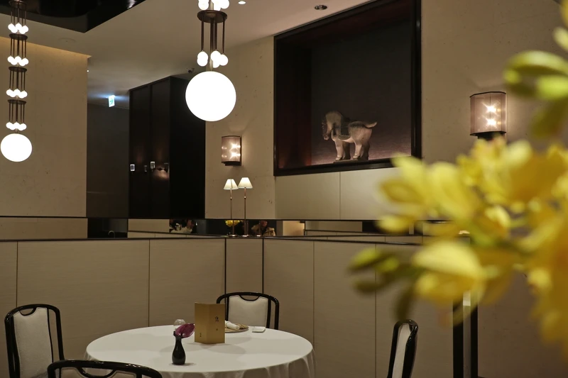 多層次的主要用餐區域。