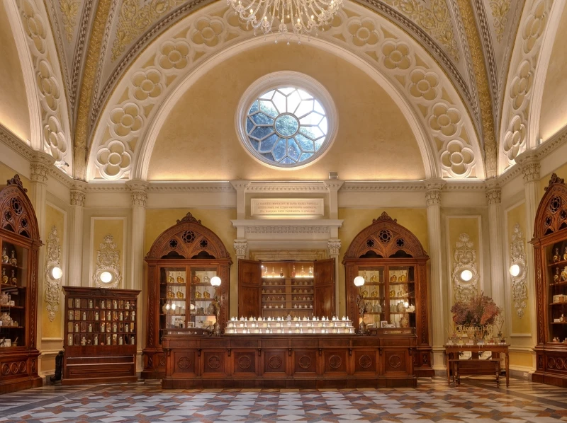 Officina Profumo Farmaceutica di Santa Maria Novella位於義大利佛羅倫斯的總店。 Officina Profumo Farmaceutica di Santa Maria Novella位於義大利佛羅倫斯的總店。