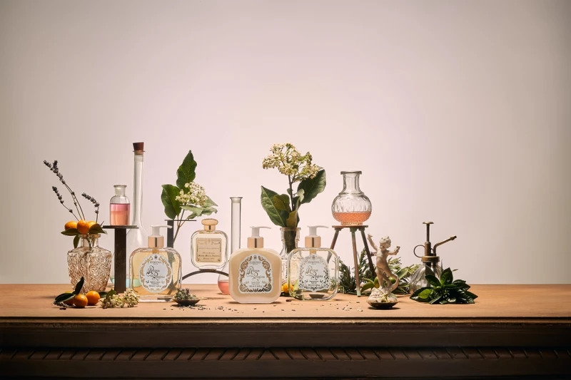 Santa Maria Novella佛羅倫斯1221系列Acqua della Regina 皇后之水形象圖。 Santa Maria Novella佛羅倫斯1221系列Acqua della Regina 皇后之水形象圖。