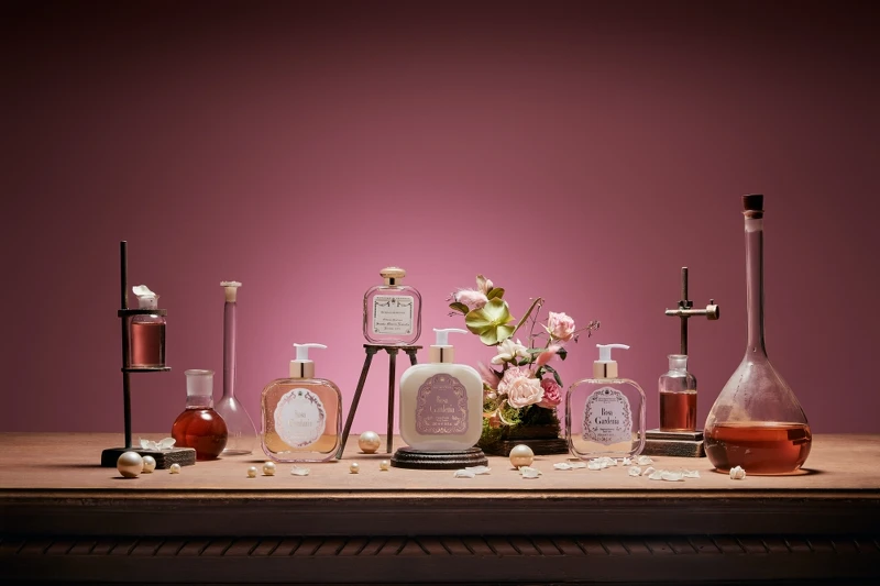 Santa Maria Novella佛羅倫斯1221系列Rosa Gardenia玫瑰梔子花形象圖。 Santa Maria Novella佛羅倫斯1221系列Rosa Gardenia玫瑰梔子花形象圖。