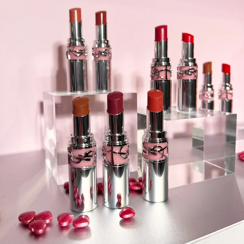YSL 2024全新情挑誘光水唇膏。 YSL 2024全新情挑誘光水唇膏。
