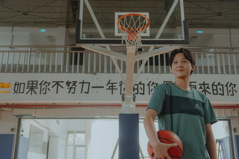 《女孩上場2》飾演球隊新血蔡喬芸的蔡佳芸同樣在向崇敬的林彤證明自己的能力,也想回應曾被鼓勵過「只要努力,夢想就可以成真」。 《女孩上場2》飾演球隊新血蔡喬芸的蔡佳芸同樣在向崇敬的林彤證明自己的能力,也想回應曾被鼓勵過「只要努力,夢想就可以成真」。