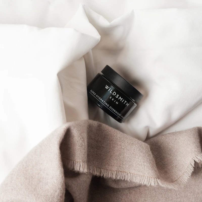 Wildsmith水光舒潤晚安面膜情境圖。 Wildsmith水光舒潤晚安面膜情境圖。