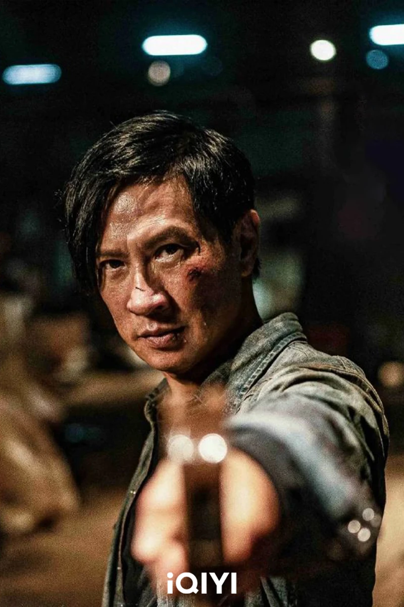 張家輝在《怒潮》飾演神祕殺手