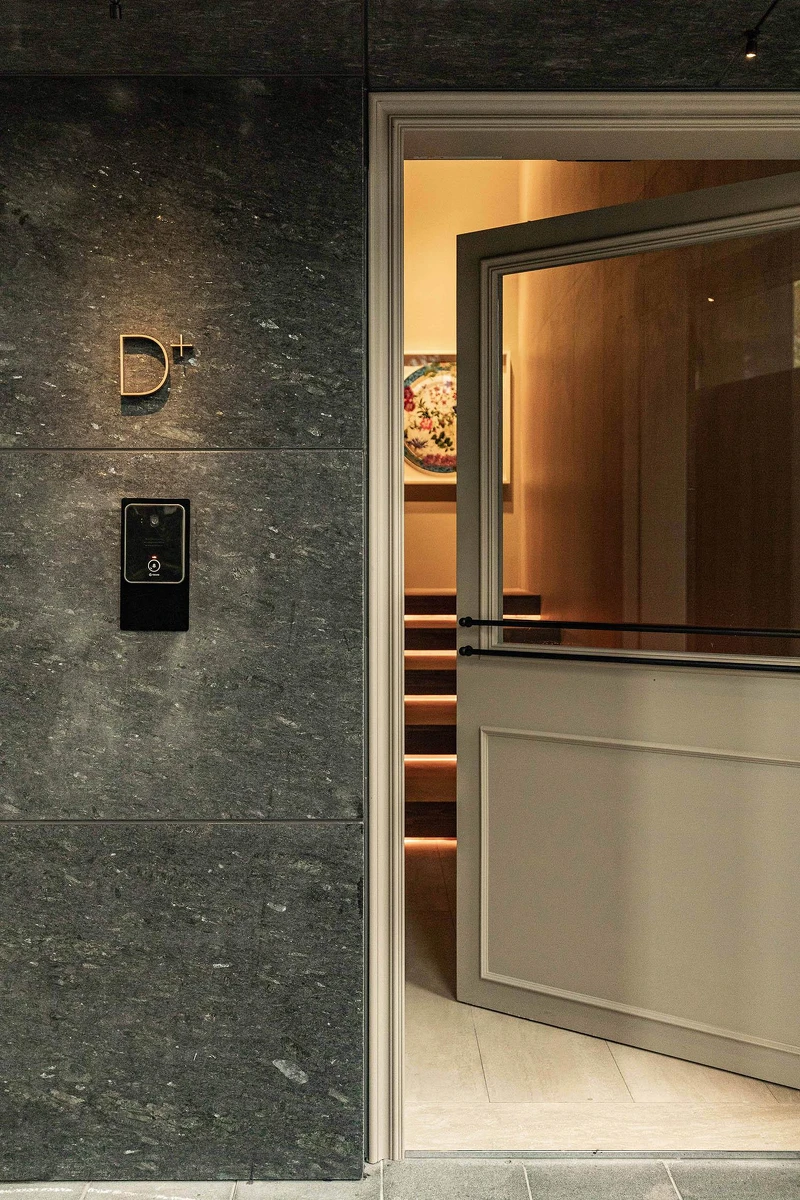 「D+ by DOMANI」位在東區隱密俬宅二樓空間。