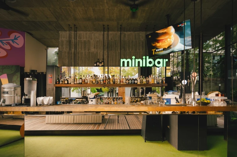 泳池旁的 Mini Bar。 泳池旁的 Mini Bar。