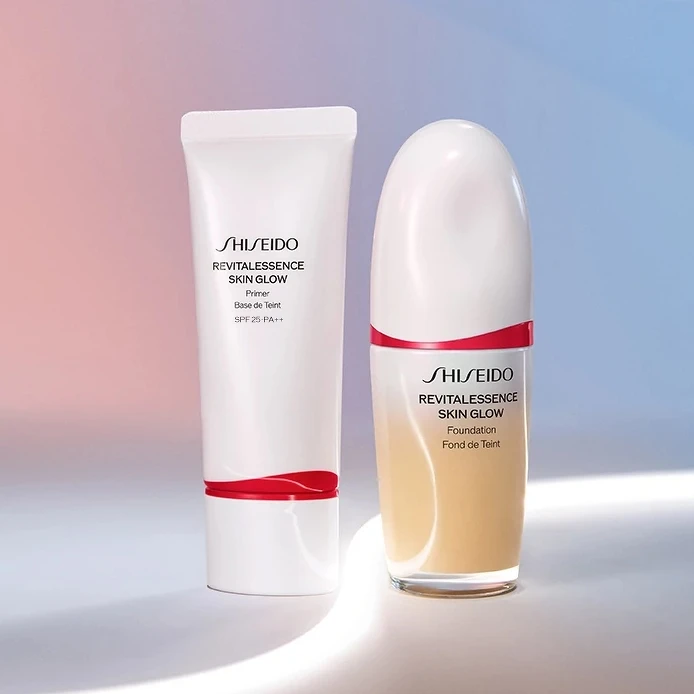 資生堂「聚光燈妝前乳」超聚光活膚精華妝前乳SPF 25/PA++與「聚光燈粉底」超聚光活膚精華粉底。 資生堂「聚光燈妝前乳」超聚光活膚精華妝前乳SPF 25/PA++與「聚光燈粉底」超聚光活膚精華粉底。