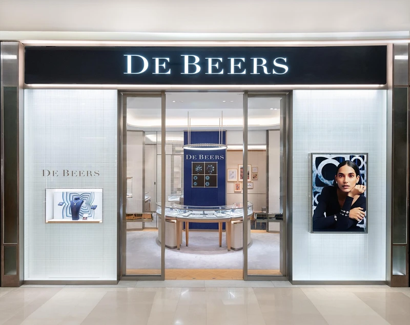 2024年全新開幕的De Beers台中大遠百精品店，為品牌繼台北101旗艦店，於中台灣開設的首間店點。