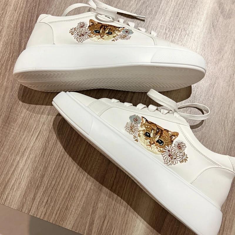 Paul & Joe X Grace Gift聯名西洋菊小棕貓圓頭小白鞋,NT1,980Paul & Joe X Grace Gift聯名西洋菊小棕貓圓頭小白鞋,NT1,980 Paul & Joe X Grace Gift聯名西洋菊小棕貓圓頭小白鞋,NT1,980Paul & Joe X Grace Gift聯名西洋菊小棕貓圓頭小白鞋,NT1,980