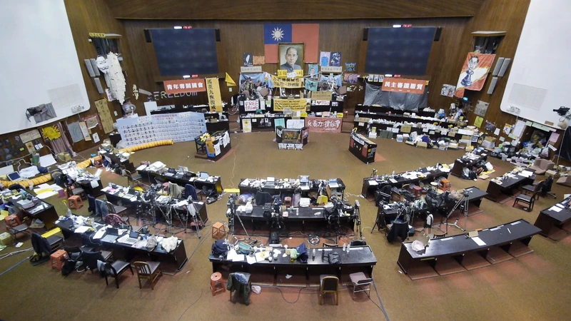 《佔領第561小時》,2014,單頻道錄像,5’56”。 《佔領第561小時》,2014,單頻道錄像,5’56”。