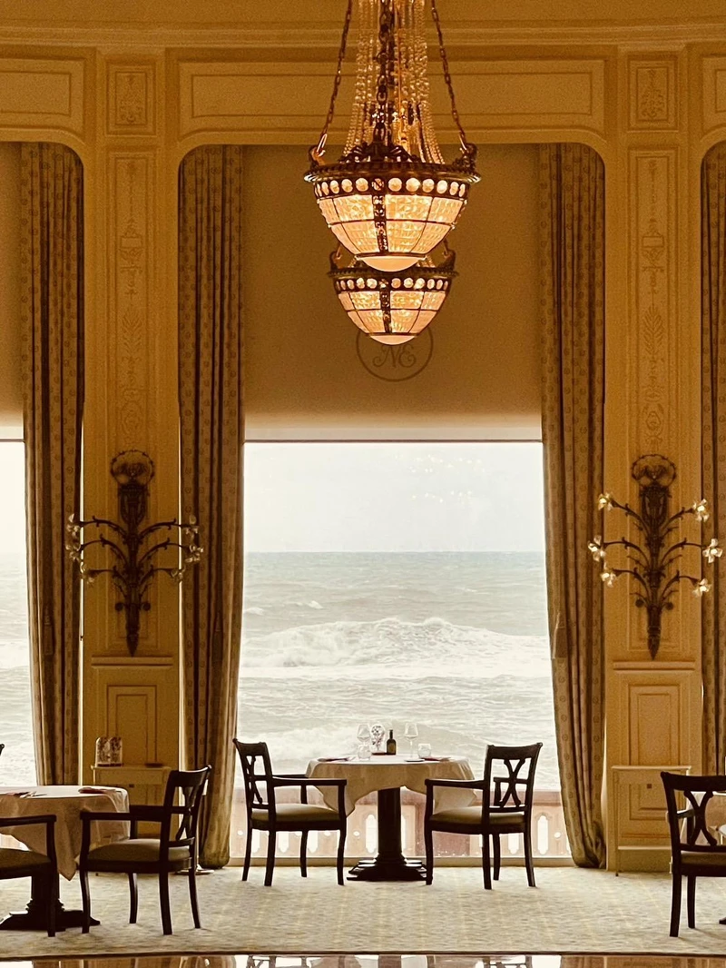 落腳的飯店Lobby即可望見海景 落腳的飯店Lobby即可望見海景