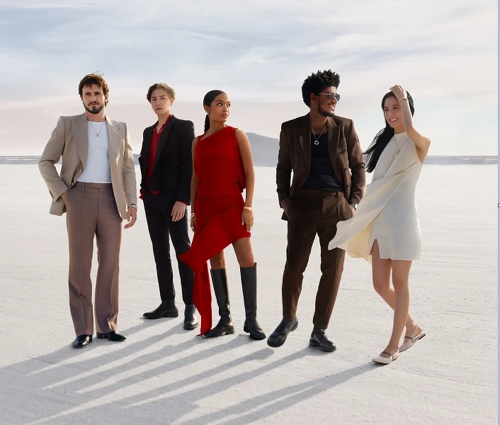 Paul Mescal(左起)、王嘉爾、Yara Shahidi、Labrinth及Jisoo等5位Cartier形象大使,共同演出Trinity系列全新宣傳影片。 Paul Mescal(左起)、王嘉爾、Yara Shahidi、Labrinth及Jisoo等5位Cartier形象大使,共同演出Trinity系列全新宣傳影片。