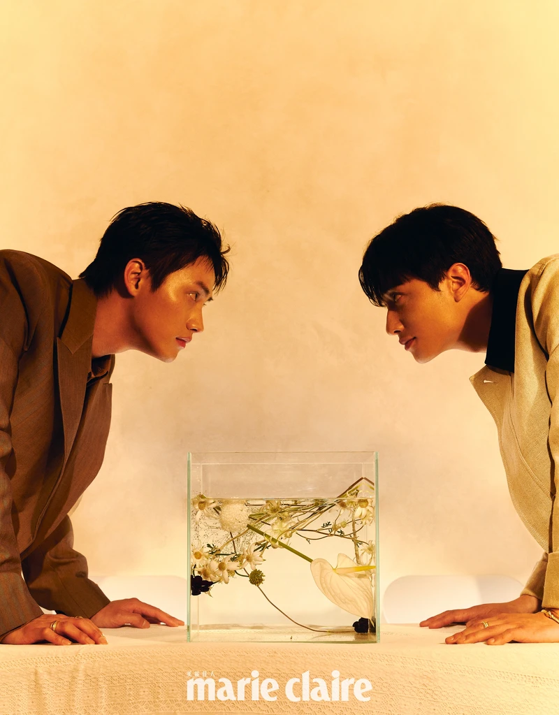 范少勳／黃褐色羊毛西裝外套、灌木叢色棉質襯衫，both by Burberry；Possession系列18K玫瑰金宮廷式雕刻飾紋手鐲、彩色藍寶石戒指、鑽石戒指，all by Piaget。劉俊謙／沙色黑領外套、灰色短袖上衣，both by Ferragamo；Possession系列18K玫瑰金宮廷式雕刻飾紋手鐲、鑽石戒指，both by Piaget。