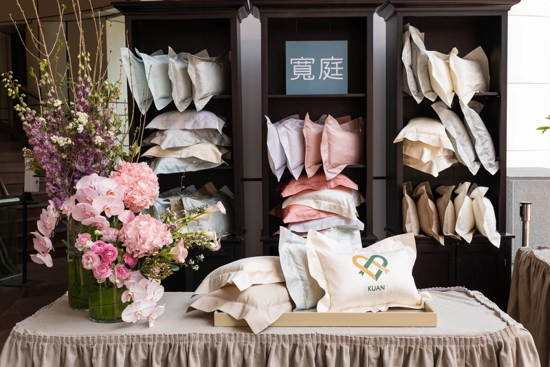 寬庭美學愛心小抱枕, 每只售價NT899。 寬庭美學愛心小抱枕, 每只售價NT899。