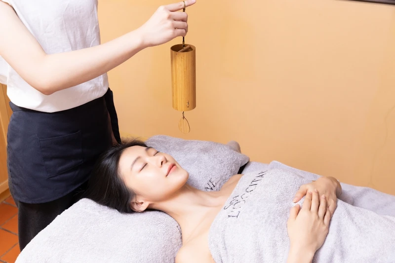 馭時金燦極致駐顏護理開始儀式。 馭時金燦極致駐顏護理開始儀式。