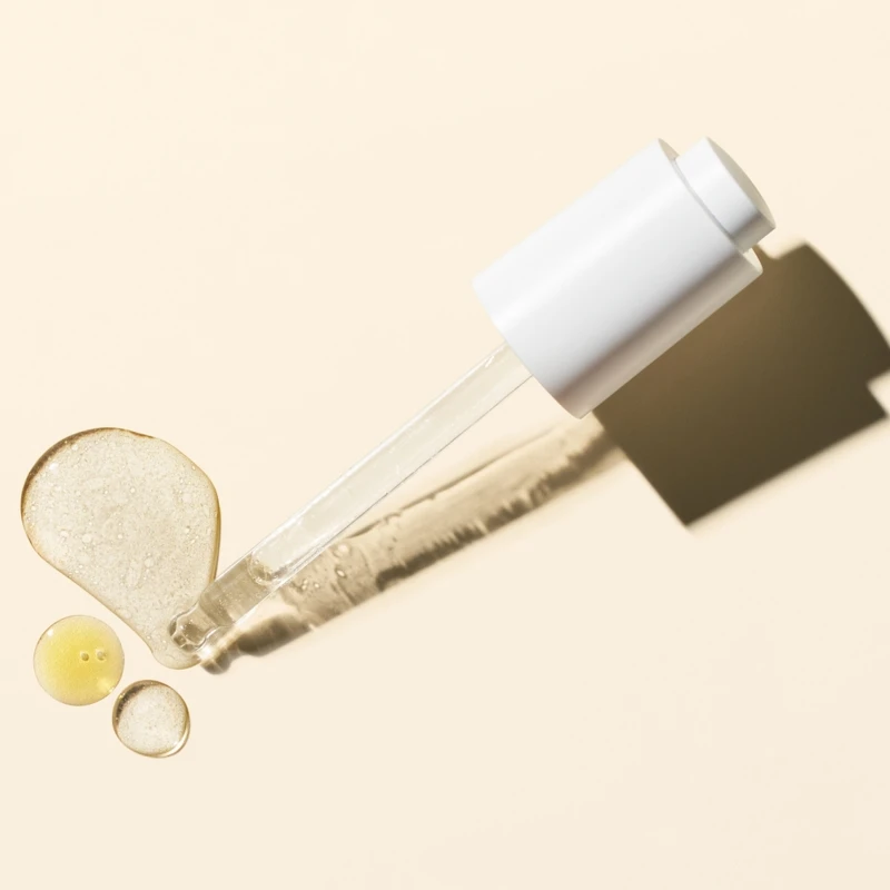 茱莉蔻賦活再生發光雙精萃質地示意。 茱莉蔻賦活再生發光雙精萃質地示意。