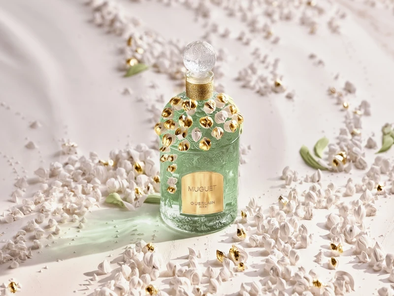 嬌蘭幸福永駐鈴蘭淡香水琉金綻舞蜂印瓶創作情境圖。