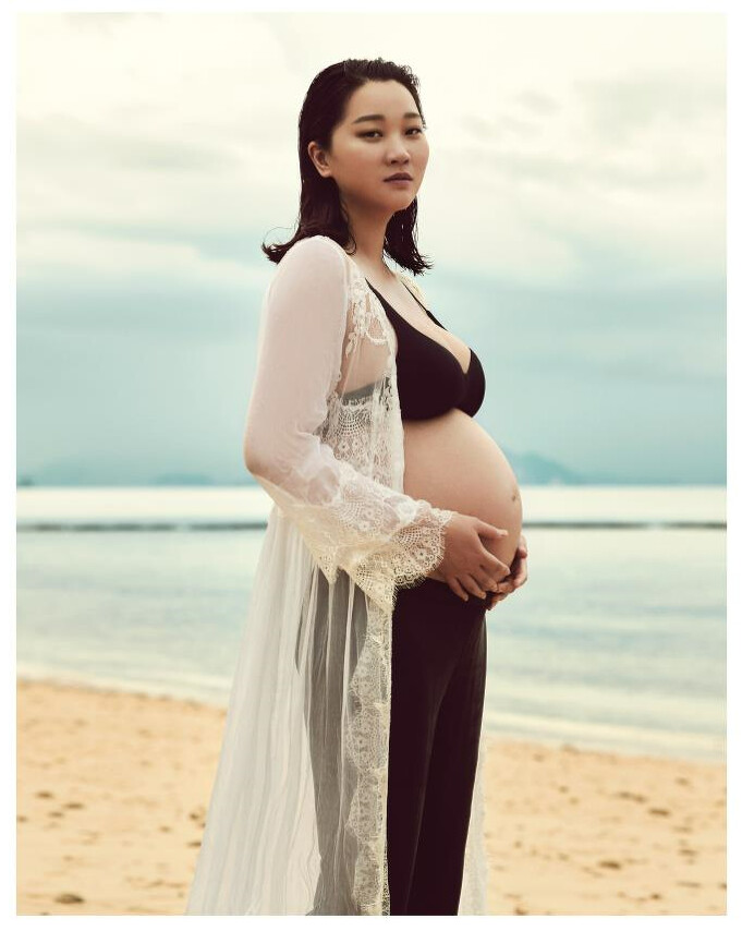 張允柱在個人官網上分享孕肚照