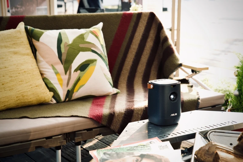 ASUS ZenBeam L2 可攜式LED投影機,為情境展創造聲光饗宴。 ASUS ZenBeam L2 可攜式LED投影機,為情境展創造聲光饗宴。