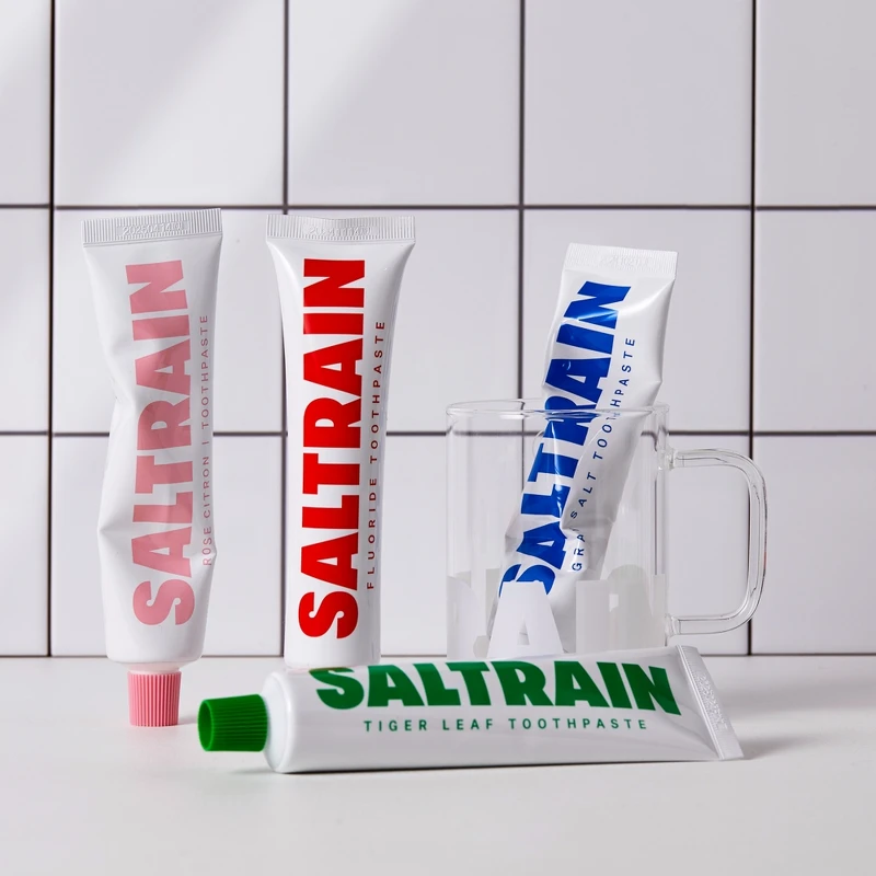 韓國SALTRAIN灰鹽牙膏系列情境圖。