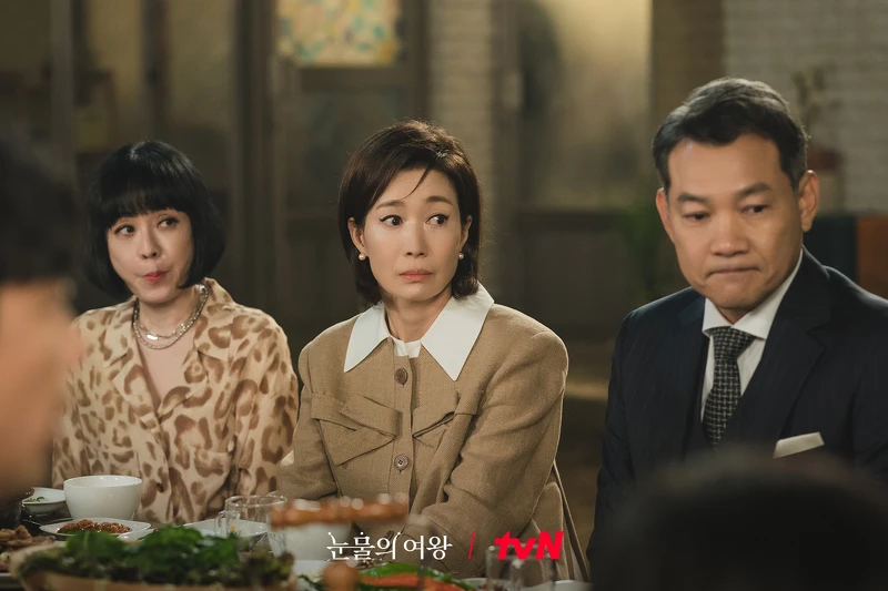 落魄的洪家人開始寄人籬下