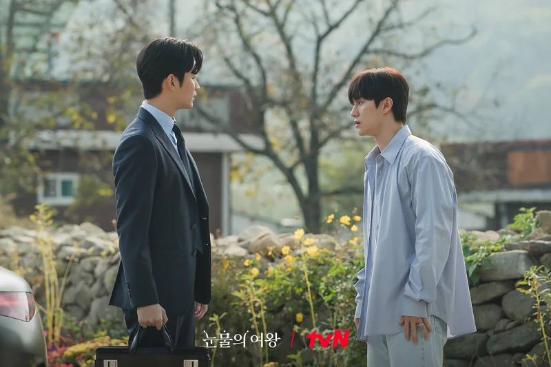 洪秀哲(右)忘了自己闖大禍，只想著千多惠