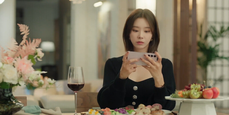 千多惠逃往海外，卻被洪秀哲發現上線打手遊