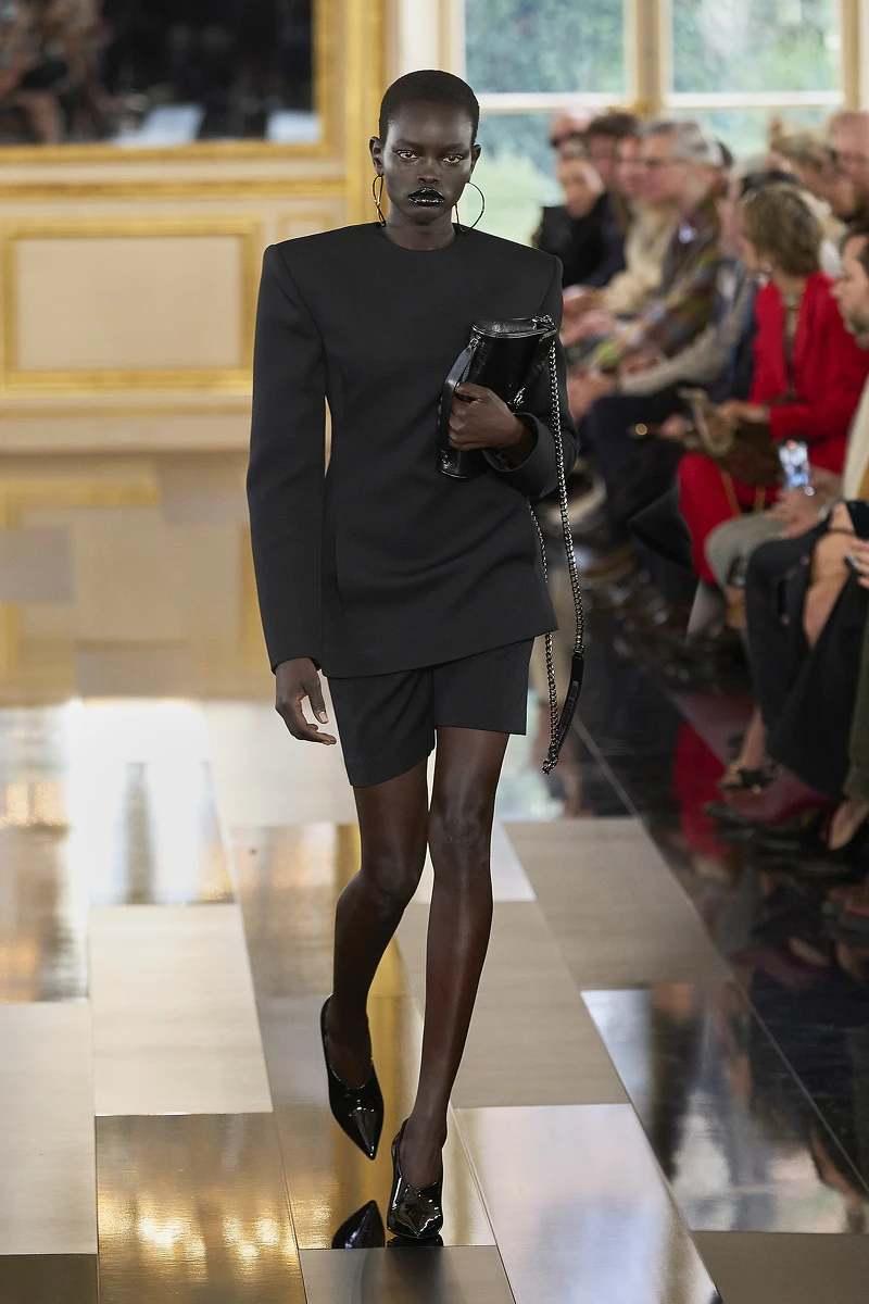 Valentino 2024秋冬系列。