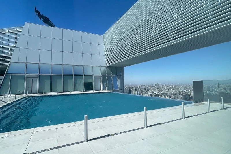 也特地在頂樓設置「Tokyo Node Sky Garden & Pool」。